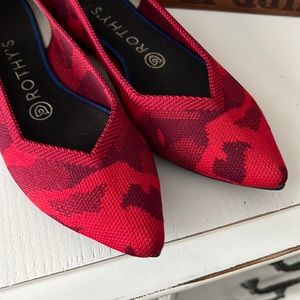Rothy‘s the point red camo